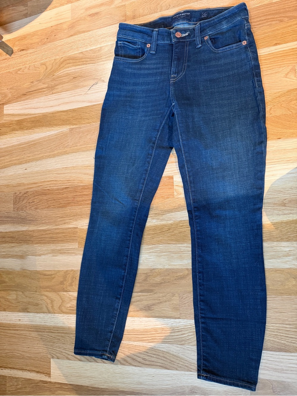 Lucky Brand - dark blue ankle cut jeans